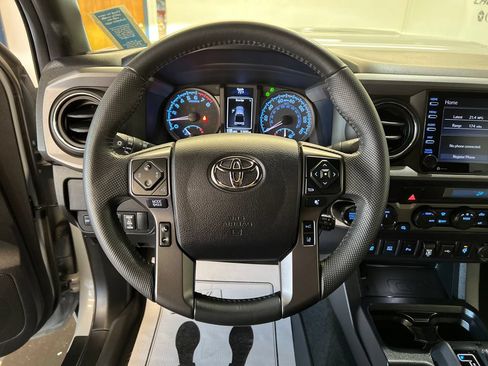 Used 2021 Toyota Tacoma TRD Sport w/ Technology Package AWD/4WD image 20