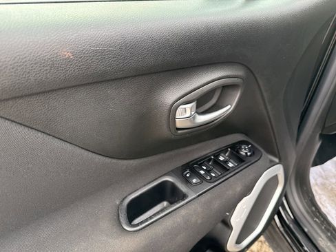 Used 2021 Jeep Renegade Sport image 44