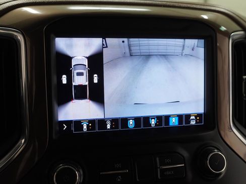 Used 2020 Chevrolet Silverado 1500 High Country w/ Technology Package AWD/4WD image 26