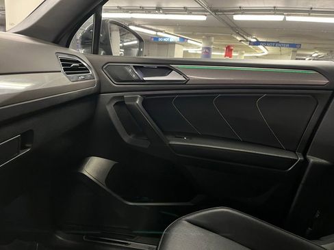 Used 2022 Volkswagen Tiguan SE R-Line image 29
