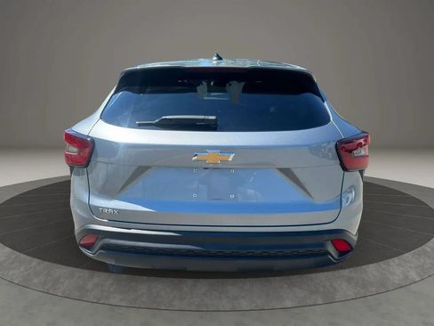 Used 2025 Chevrolet Trax LS FWD image 6