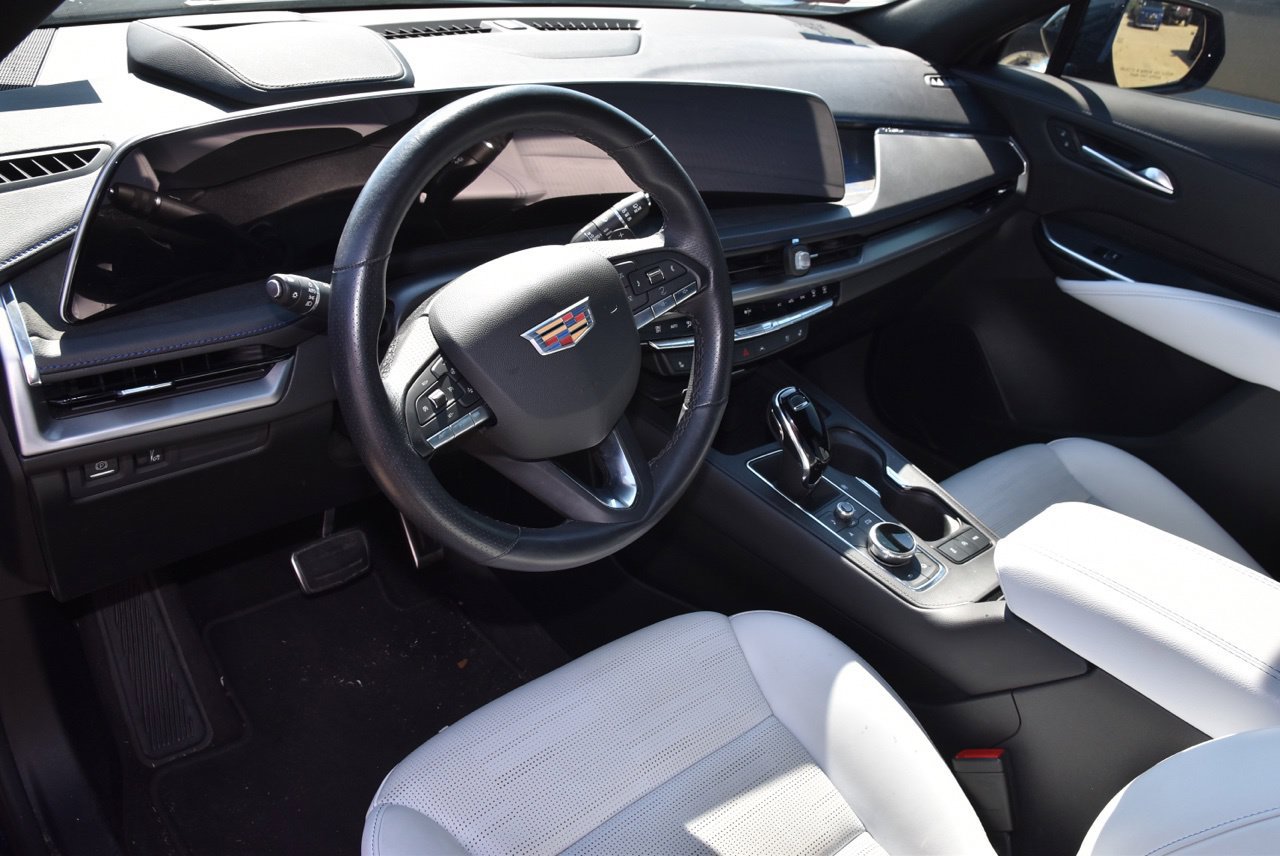 Used 2024 Cadillac XT4 Sport FWD image 9