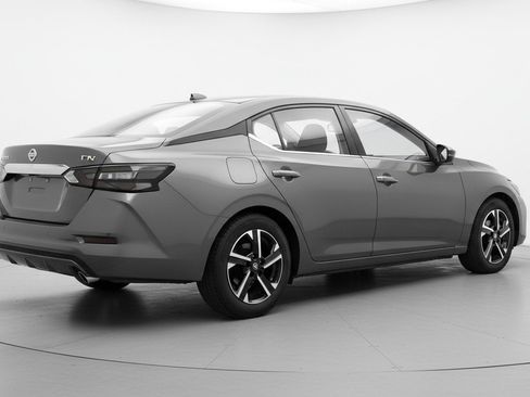 Used 2025 Nissan Sentra SV image 9