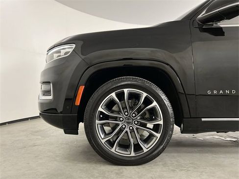 Used 2022 Jeep Grand Wagoneer Series III w/ Flexible Seating Group image 34