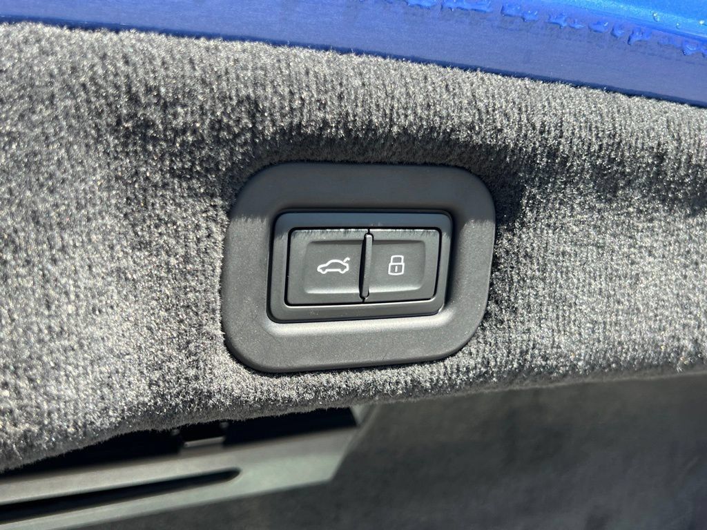 Certified 2025 Bentley Flying Spur Plug-In Hybrid w/ First Edition Specification AWD/4WD image 23