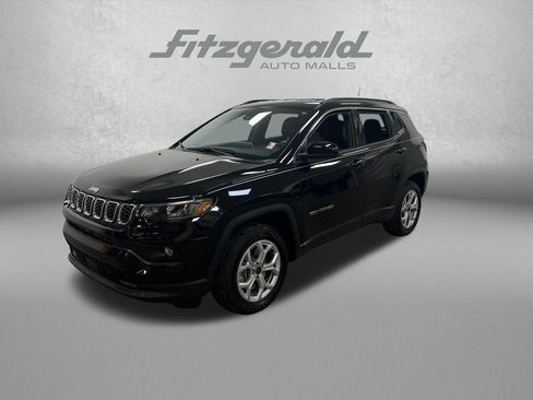 Used 2025 Jeep Compass Latitude AWD/4WD image 1
