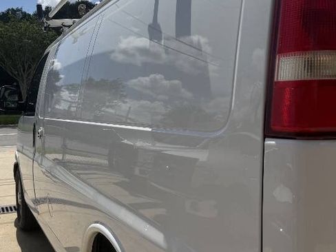 Used 2015 Chevrolet Express 2500 RWD image 8