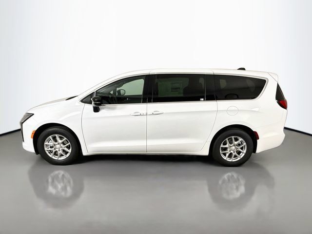 New 2027 Chrysler Pacifica Select FWD image 4