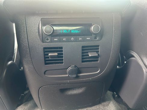 Used 2013 Chevrolet Avalanche LT image 37