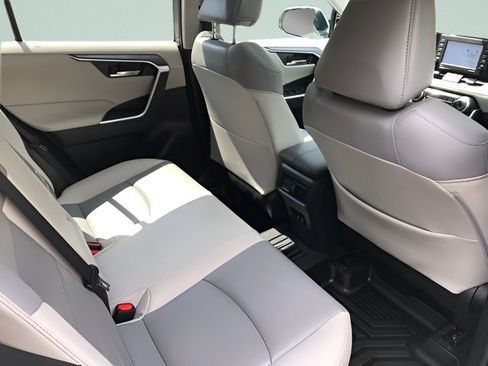 Certified 2021 Toyota RAV4 XLE Premium AWD/4WD image 14