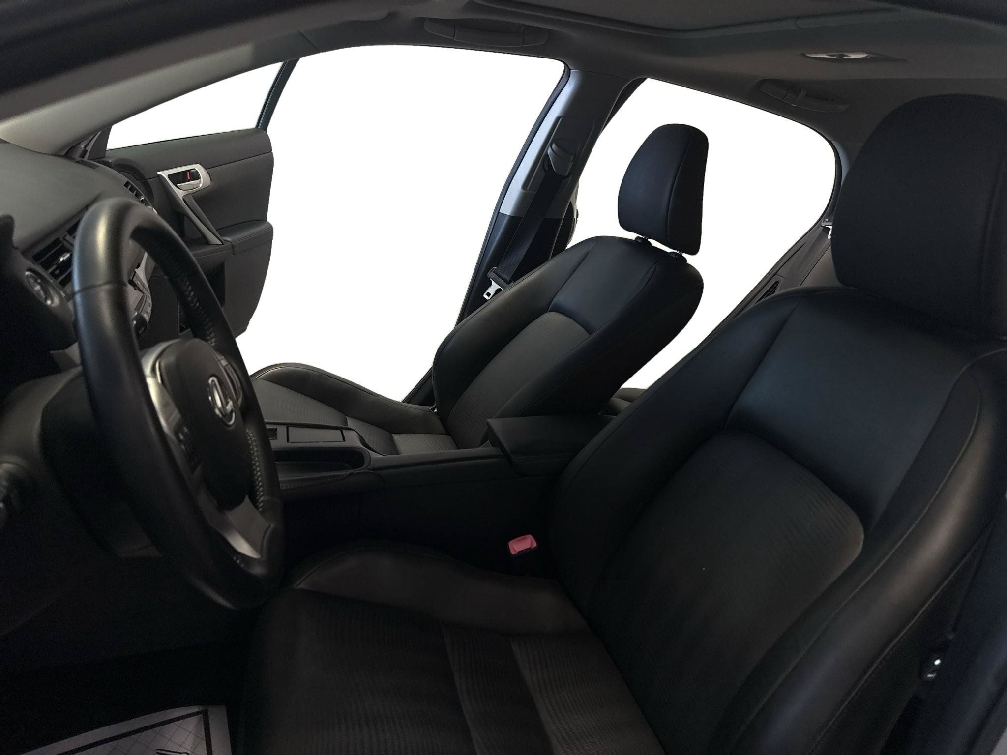 Used 2011 Lexus CT 200h Premium FWD image 16