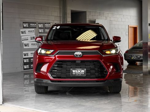 Certified 2024 Toyota Grand Highlander AWD image 3