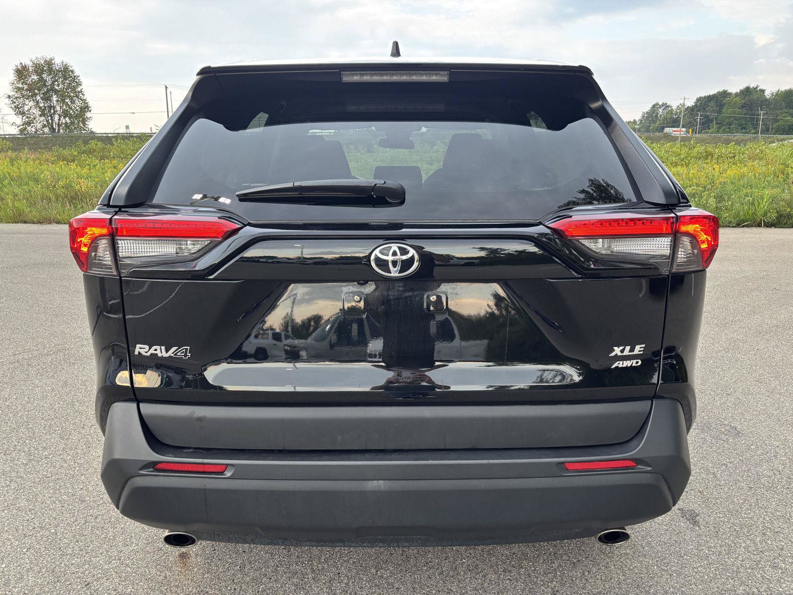Used 2025 Toyota RAV4 XLE AWD/4WD image 4