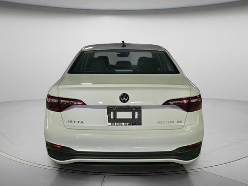 Certified 2023 Volkswagen Jetta SE w/ Panoramic Sunroof Package FWD image 6