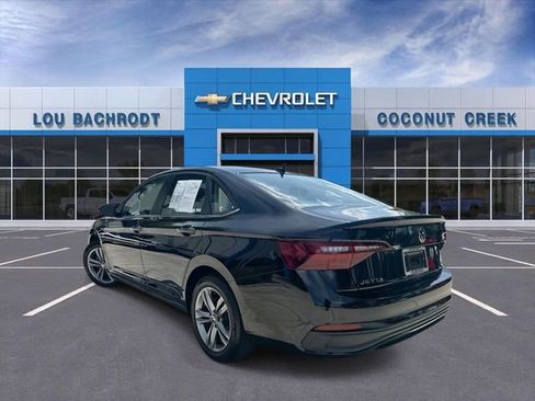 Used 2024 Volkswagen Jetta SE FWD image 6