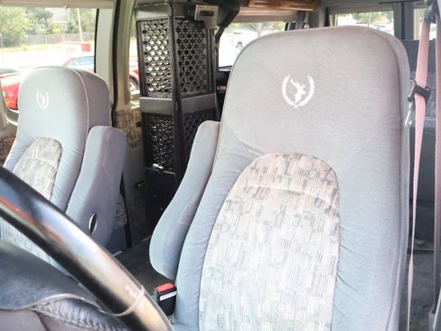 Used 2000 Ford E-150 and Econoline 150 RWD image 35