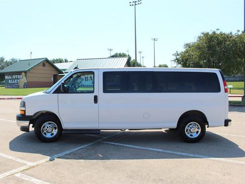 Used 2020 Chevrolet Express 3500 LT w/ LT Preferred Equipment Group RWD image 2