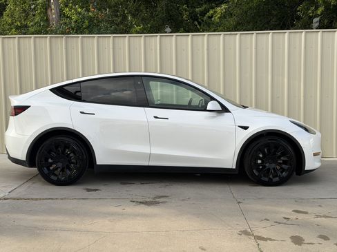 Used 2021 Tesla Model Y Long Range AWD/4WD image 4