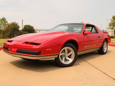 Used 1988 Pontiac Firebird Formula RWD image 3