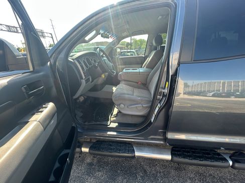 Used 2010 Toyota Tundra 4x4 Double Cab image 7