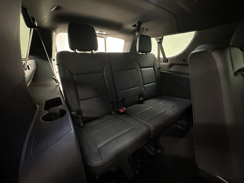 Certified 2025 Chevrolet Suburban Z71 image 23