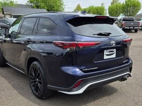 Used 2024 Toyota Highlander XSE AWD/4WD image 7