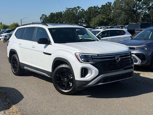 New 2026 Volkswagen Atlas Peak Edition AWD/4WD image 3