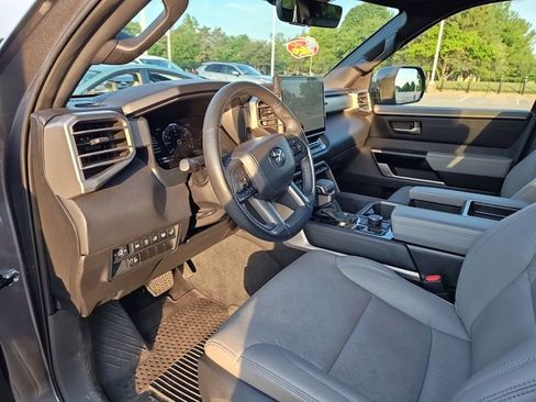 Used 2025 Toyota Tundra Limited AWD/4WD image 10