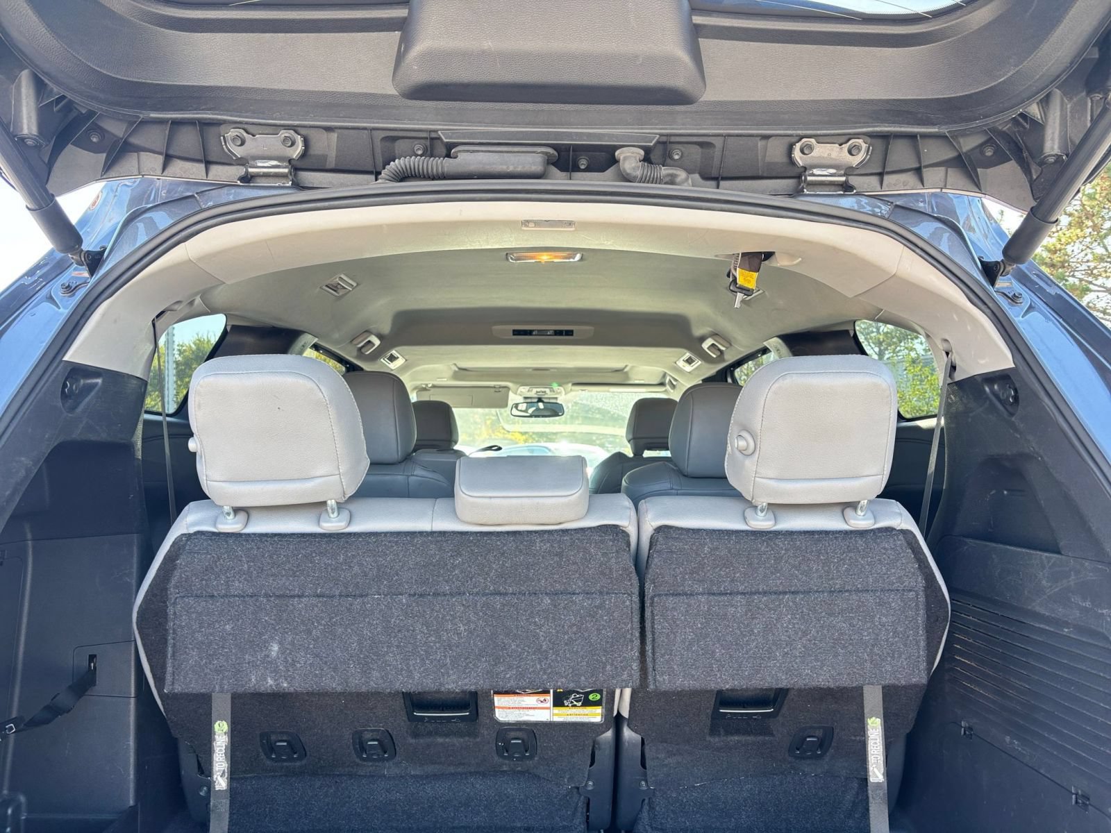 Used 2025 Toyota Sienna XLE FWD image 34