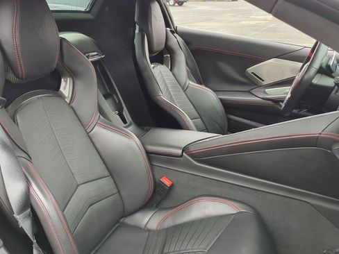 Used 2021 Chevrolet Corvette Stingray Premium Conv w/ Z51 Performance Package image 7