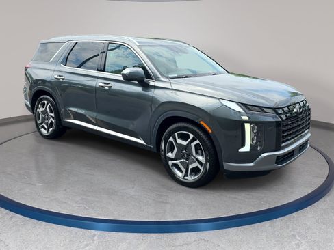Used 2024 Hyundai Palisade Limited FWD image 3