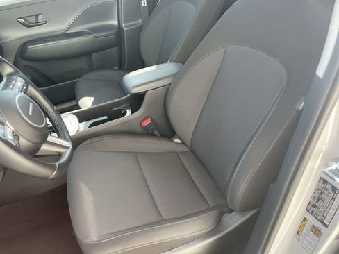 Used 2025 Hyundai Kona SEL image 11
