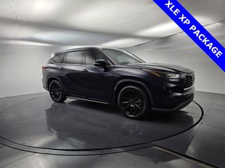 Used 2022 Toyota Highlander XLE video 2