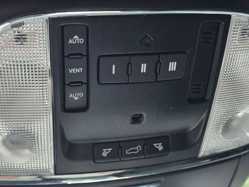 Used 2019 Jeep Grand Cherokee Altitude image 38