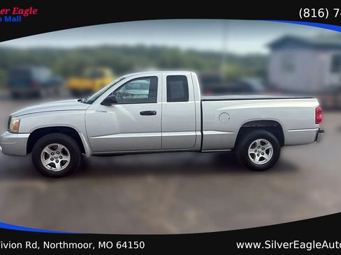 Used 2006 Dodge Dakota SLT RWD image 2