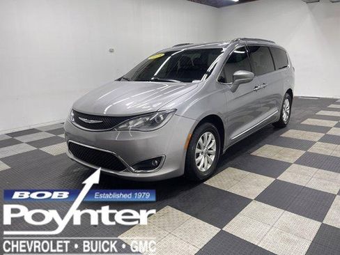 Used 2018 Chrysler Pacifica Touring-L FWD image 1