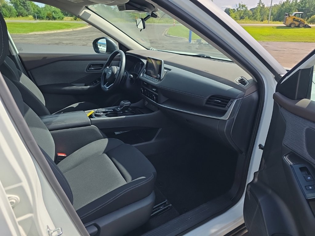 Used 2023 Nissan Rogue S AWD/4WD image 21