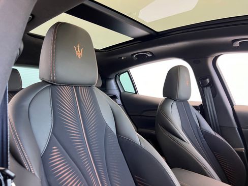 Used 2025 Maserati Grecale Folgore AWD/4WD image 17