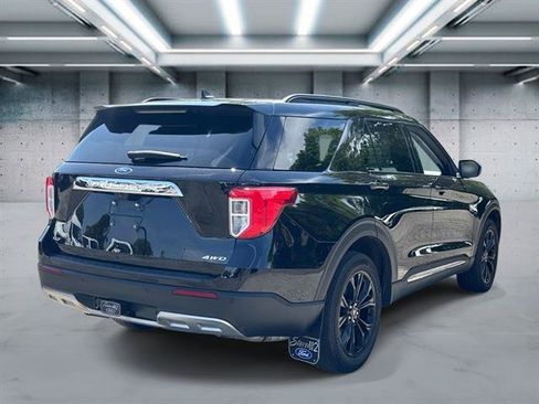 Used 2023 Ford Explorer XLT w/ Equipment Group 202A AWD/4WD image 4