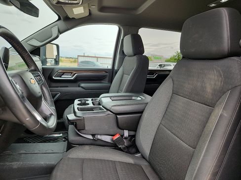 Used 2025 Chevrolet Silverado 2500 LT AWD/4WD image 13