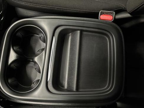 Used 2024 Chrysler Pacifica Touring image 19