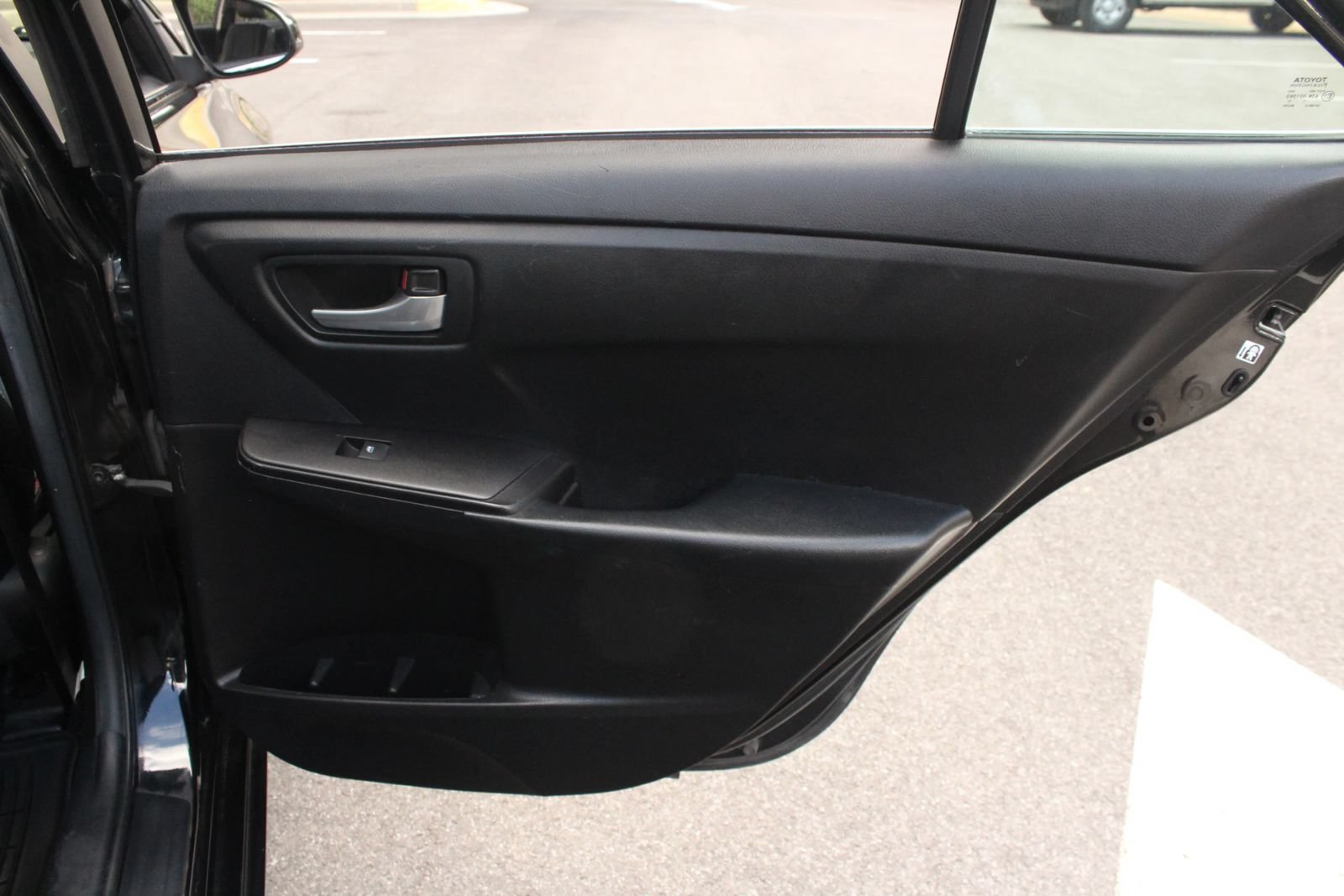 Used 2015 Toyota Camry SE FWD image 21