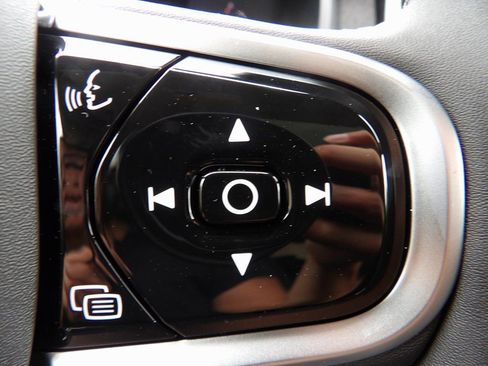 New 2026 Volvo XC90 B6 Plus w/ Protection Package Premier image 15