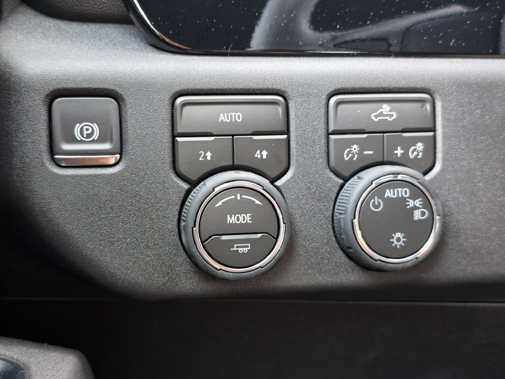Used 2026 Chevrolet Silverado 1500 LT AWD/4WD image 33