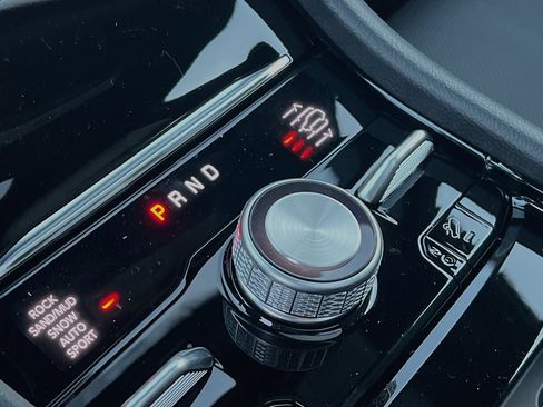 New 2024 Jeep Grand Cherokee Overland w/ Luxury Tech Group IV image 20