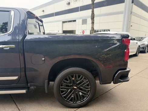 Used 2022 Chevrolet Silverado 1500 High Country w/ High Country Premium Package image 10