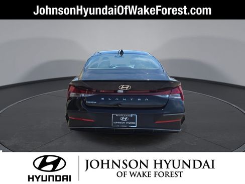 Certified 2025 Hyundai Elantra Sport image 14