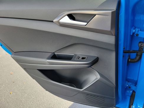 New 2026 Volkswagen Taos SE FWD image 16