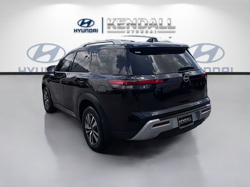 Used 2024 Nissan Pathfinder SL w/ Black Appearance Package FWD image 4
