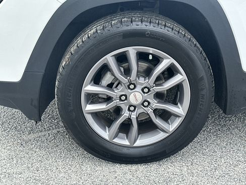 Used 2024 GMC Terrain SLT AWD/4WD image 11